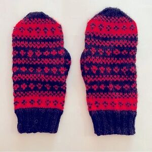 Handmade / Etsy / Wool Fairisle Mittens